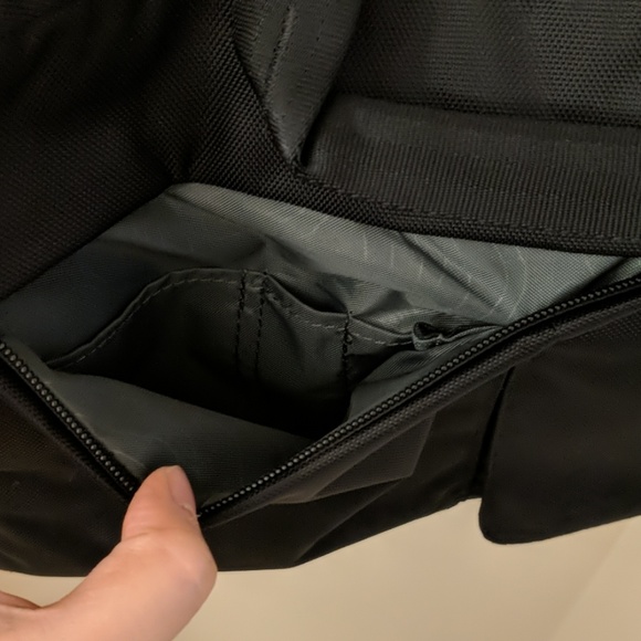 Incase 13" laptop bag - Picture 3 of 4